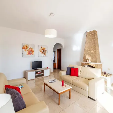Vila Villa Near Albufeira With Private Pool