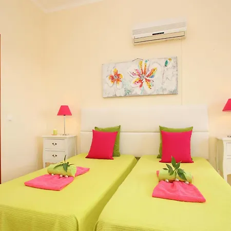 Villa Near Albufeira With Private Pool Villa *